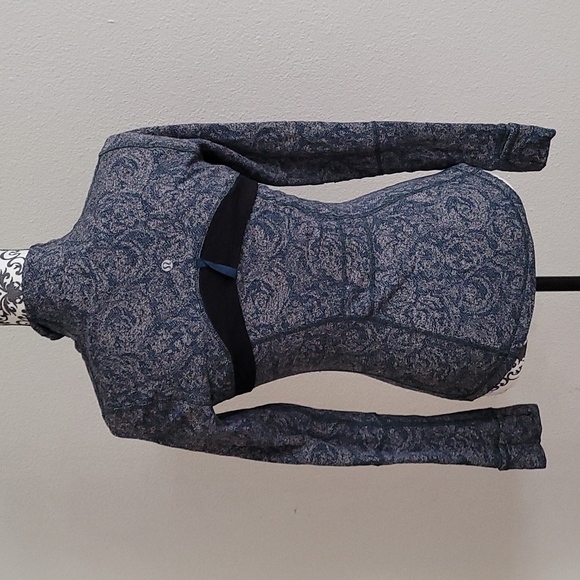 💙 LULULEMON FLORAL ACTIVE JACKET. - Picture 6 of 10